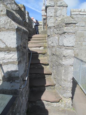 From the ramparts visitors can choose to climb 5 steps to an exhibition room, or a further 32 steps to the flag tower (the highest point).