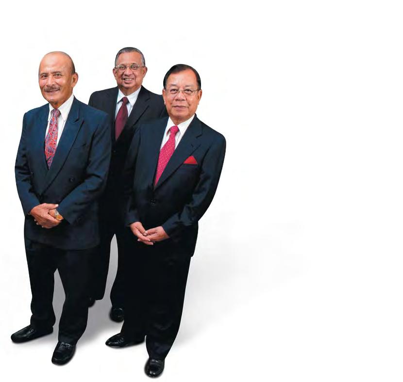 MR TEO ENG SIONG Independent Non-Executive Director (second from left) GENERAL (R) TAN SRI MOHD ZAHIDI BIN HJ ZAINUDDIN Independent Non-Executive Director (fourth from left) TAN SRI CLIFFORD FRANCIS
