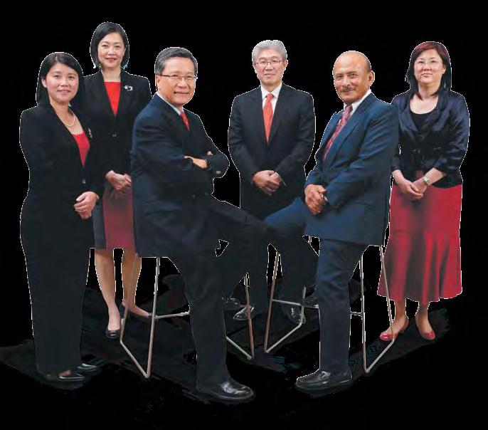 MANAGEMENT CORPORATE Front Row (left to right) Ms Loh Bee Hong Secretary Tan Sri Lim Kok Thay Chairman and Chief Executive Tun Mohammed Hanif bin Omar Deputy Chairman Back Row (left to right) Ms Chim
