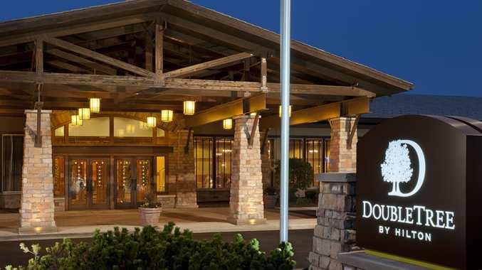 DoubleTree Mundelein 510 East Route 83 Mundelein, IL, 60060 (847) 949-5100 $129 Room rates are subject to