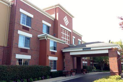 Extended Stay America 675 Woodlands Pkwy Vernon Hills, IL, 60061 (847) 955-1111 $80-$108 Rate Subject to change