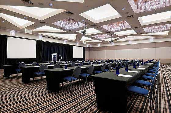 CROWNE MEETINGS. Crowne Plaza Surfers Paradise offers the complete confidence that your next event on the Gold Coast will be a success.