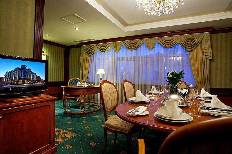 The Grand Hotel Emerald guestrooms are provided with every modern convenience demanded by discerning travellers.
