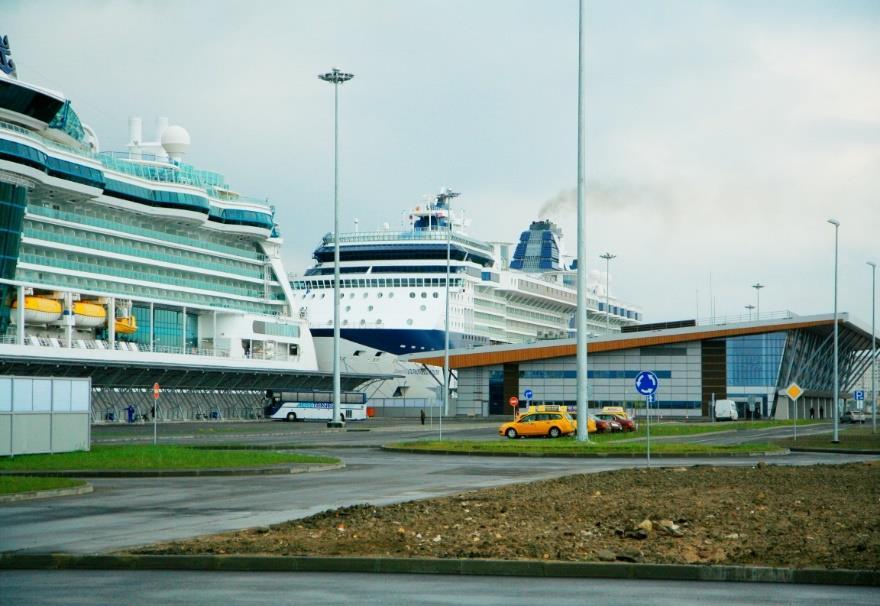 travel on vessels with length more than 250 m; - 57 % of world cruise fleet fell on vessels with length more than 275 m.