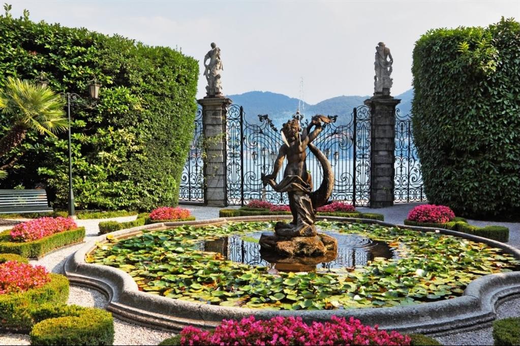 In the course of the visit, you will visit and have time to explore all three of the Borromee Islands Isola Bella exploring the gardens and palace,