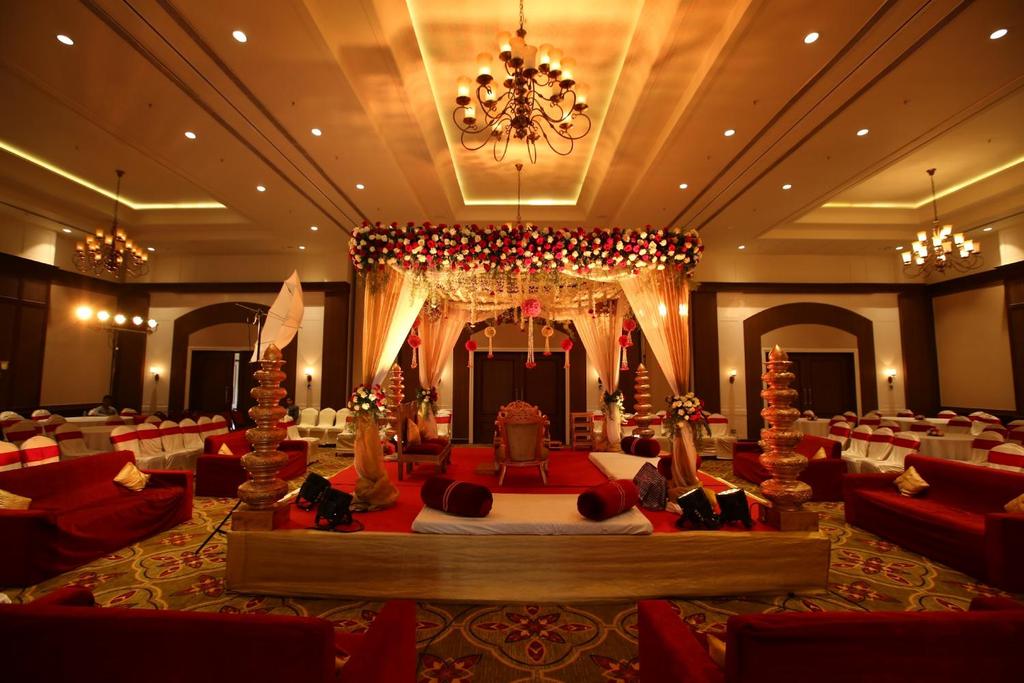 Grand Oak Grand Oak is a Large, Double Height, Pillar-less Banquet Hall with
