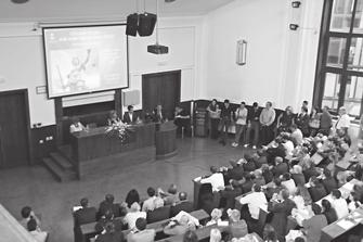 12 Отварање нове школске године понедељак, 1. октобра 2012. године одржана је свечана акаде- У мија поводом пријема нове генерације студената Правног факултета Универзитета у Београду.