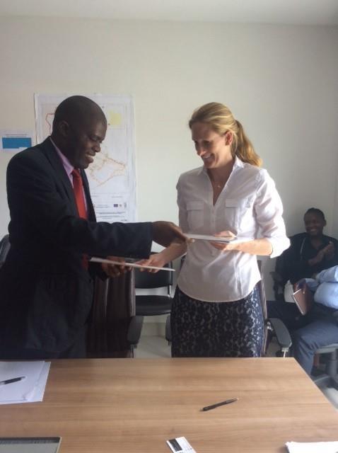 Memorandum of Understanding signed with Angolan Government At a ceremony in March, the RWCP s southern African coordinator signed a Memorandum of Understanding with the Angolan Ministry of