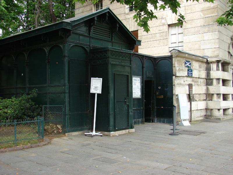 pace Enjoy dinner on your own "near St-Germain - des -Prés " Included: Breakfast, Prometour Tour Director, Public Transport Pass, Entrance Fee, Guided Visit, Room.