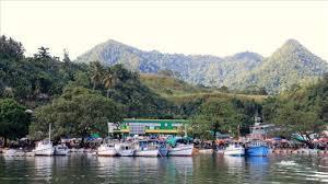 ALOTAU EXTENSION (2, 3 or 4 nights) Alotau is a lovely South Seas town and capital of the Milne Bay Province, the largest of PNG s 20-odd provinces due to its immense 300,000 square kilometres of