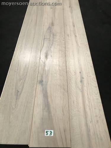 50 60 m2 untreated solid oak herringbone floor, thickness: 16mm, flat sanded, splinter-free, knife and groove system, size: 300x50x16mm, 60 packs of 1.2m2, retail price 64.95 per m2.