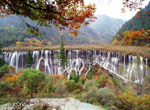 SICHUAN WONDERS 6 Days - Chengdu» Songpan» Huanglong» Jiuzhaigou Discover Giant Pandas home town of Sichuan province, which is bordered by the Tibetan Plateau, mighty Yangtze River and mysterious