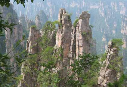 Zhangjiajie NATIONAL PARK 4 Days / 3 Nights Zhangjiajie Zhangjiajie National Forest Park is famous for its unique landscape with lush forests dominated by quartzite sandstone pillars in the rugged