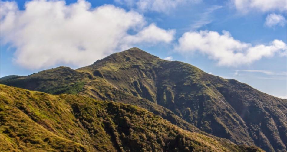 ACCOMMODATION Furnas Boutique Hotel DAY 2 FURNAS to PICO DO FERRO Your first day of adventure starts at Furnas, which is located inside a volcano in the center of São Miguel Island.