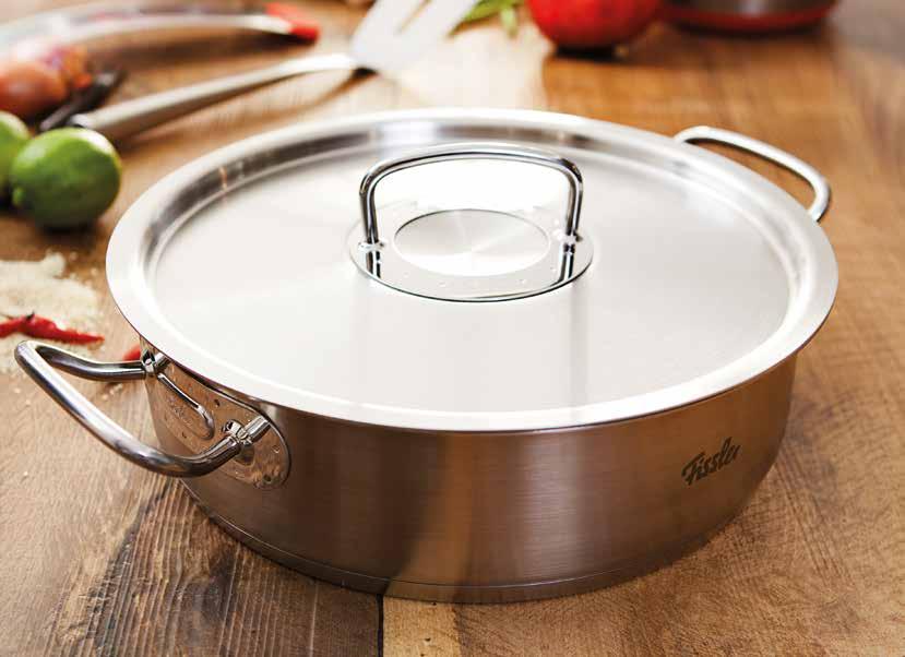 94 Stainless steel roaster, induction The oval stainless steel roaster combines timeless design and functionality. With a quality glass lid and induction-compatible superthermic base.
