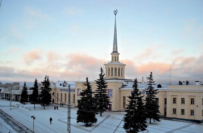 Petrozavodsk City Tour A brief city tour around the center of Petrozavodsk will acquaint you with its more than 300 year history.