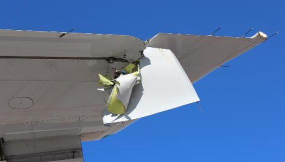 power, and thus the aircraft taxied to the parking apron, where the passengers were disembarked. A330 Winglet Figure 2. Right wingtip of the B777 with part of the embedded A330 winglet 1.2. Injuries to persons 1.