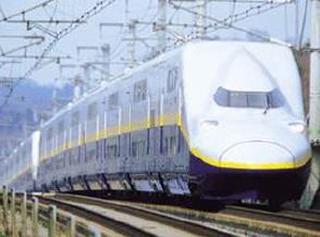 How many people can HSR accommodate?