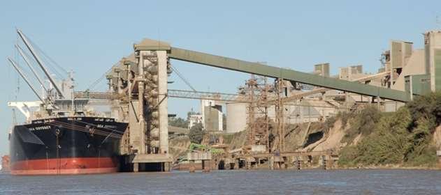 How does Argentina stand in the world market of grain and their by-products? Port of Rosario, Province of Santa Fe, one of important Parana River ports on the Hidrovía.