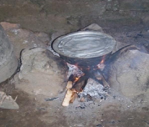 The distinctive figures are given below: Photograph 1: Metal improved cooking stove Photograph 2: Traditional cooking stove The experimental set consists of different firewood stove such as metal