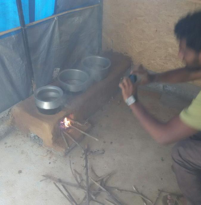The stove fails to extract the smoke when undried wood is used.