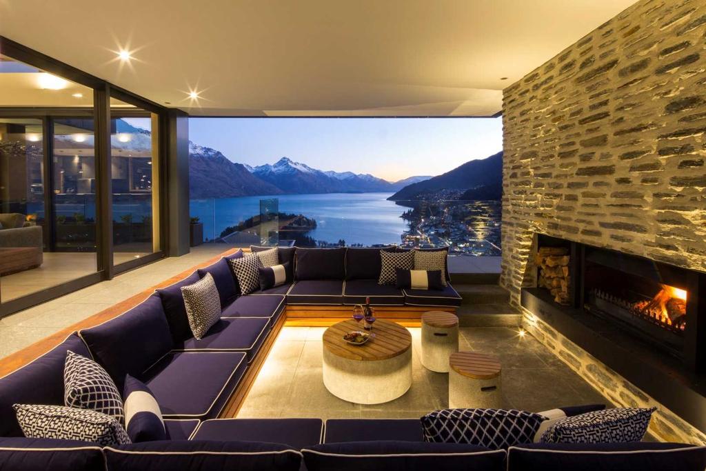design, creating a large sunken fire-pit with stunning views of Queenstown Bay and it s mountainous backdrop.