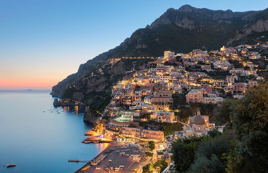 A CITY FULL OF RICH Experiences Pompeii and Herculaneum UNESCO heritages The Royal Palace of Caserta, UNESCO heritages The Amalfi Coast with the jewels of Positano, Ravello and