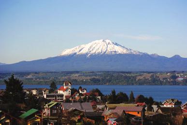 It is a charming tourist town located in the south-western extreme of the Llanquihue glacial lake (41.