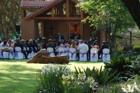 WEDDING PACKAGE 2017 INTRODUCTION Dear Guest, Greetings from Afrique Boutique Hotel Ruimsig!
