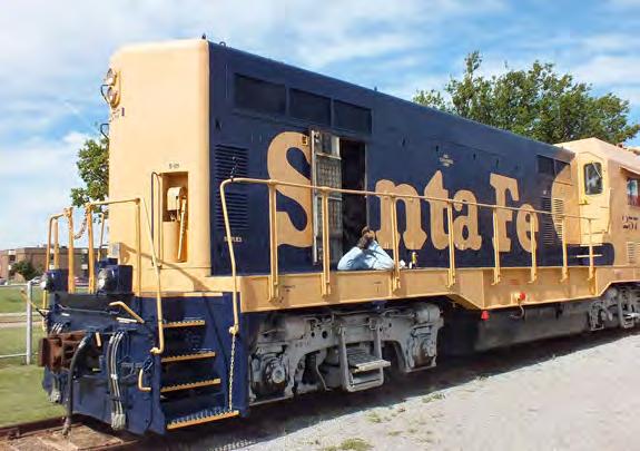 shuttle wagon pulls out AT&SF 643 for