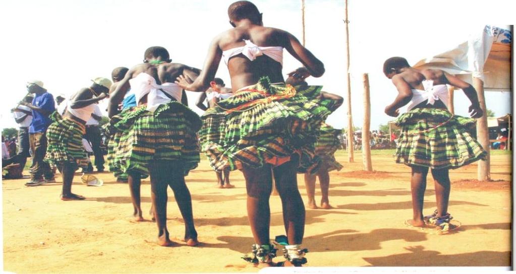 YOUNG GIRLS PERFORMING TRADITIONAL LUGBARA DANCE The LUGBARA live in Arua, Maracha, and adjoining districts. Like the alur and madi, this is one of the largest tribes inhabiting West Nile sub-region.