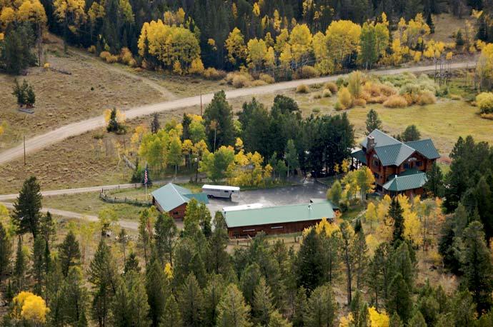 Lane Residence at Shadow Creek Silverthorne, Colorado All Interested Parties Contact Bill George 970-485-1052 Mason & Morse Ranch Company A Proud Affiliate of United Country 1614 Grand Avenue, Suite