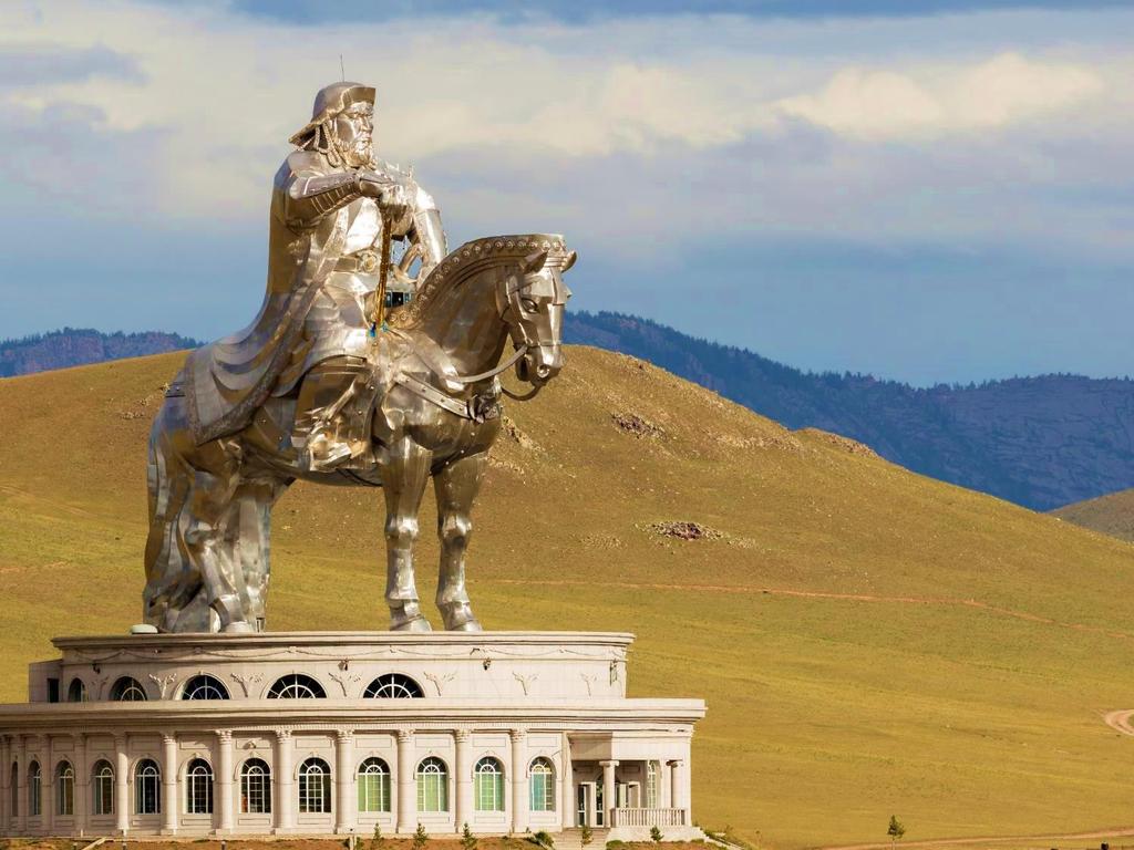 This 40 metre tall statue stands on top of the Chinggis Khaan Statue Complex, a visitor
