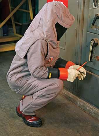 This kit contains an arc flash coat, bib overalls, PRO-HOOD, hard hat, SKBAG and safety glasses. Made from TUFFWELD.