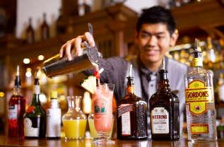 Singapore : Raffles Singapore Sling Masterclass Long Bar in Raffles Hotel Singapore Hands-on experience 45 mins Detailed