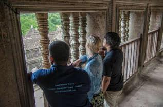 Cambodia : Portrait of Angkor Masterclass Travel with a pro photographer Angkor Wat, Ta Prohm and Bayon 4 hours