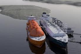 Tugs availability During escort, convoy, leading and mooring LNG Carriers and FSRU (Floating Storage and Regasification Unit) 4 tugs shall be used.