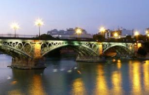 We will feel the history of Seville from a magical perspective, go with the river current under the bridges and gaze at the beautiful skyline of an unique and inimitable city.