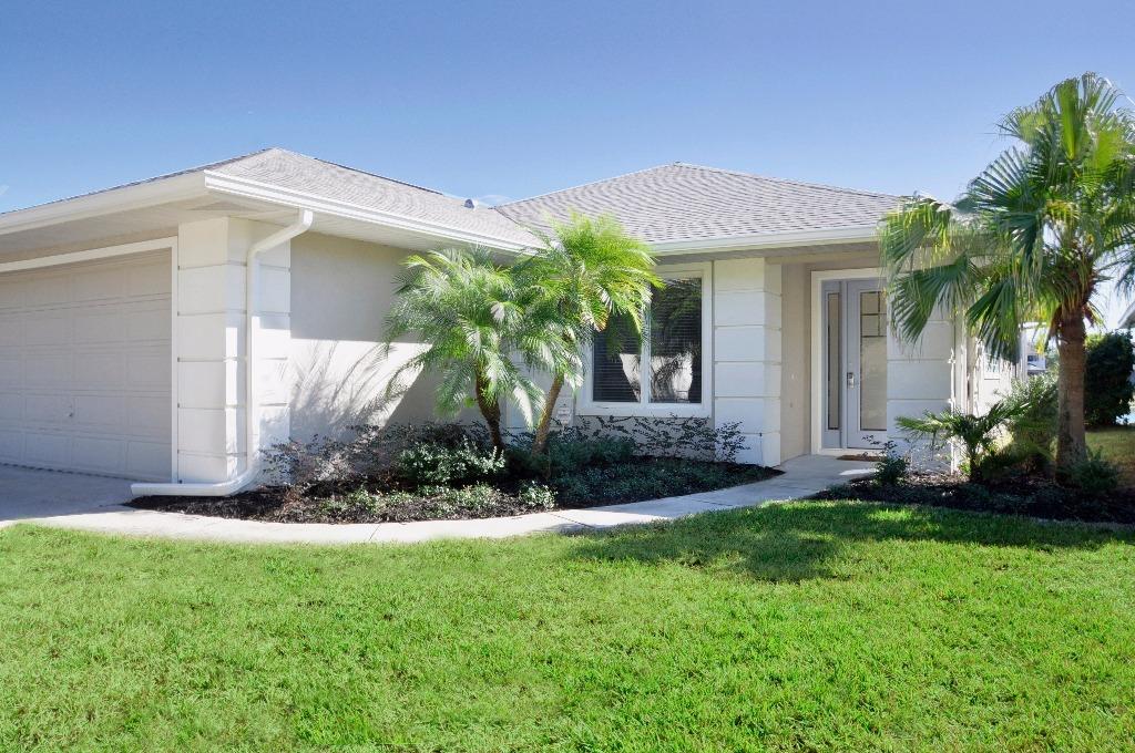 The Retreat is an upscale lakeside rental villa in the Orlando Florida area just minutes from Disney World.