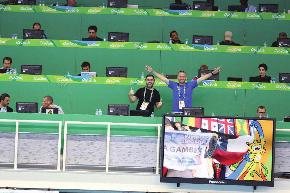 Gazetari i KTV-së, Xhemajl Rexha, dhe ai i RTK-së, Arben Berisha, para raportimit të garës së notit në Rio The