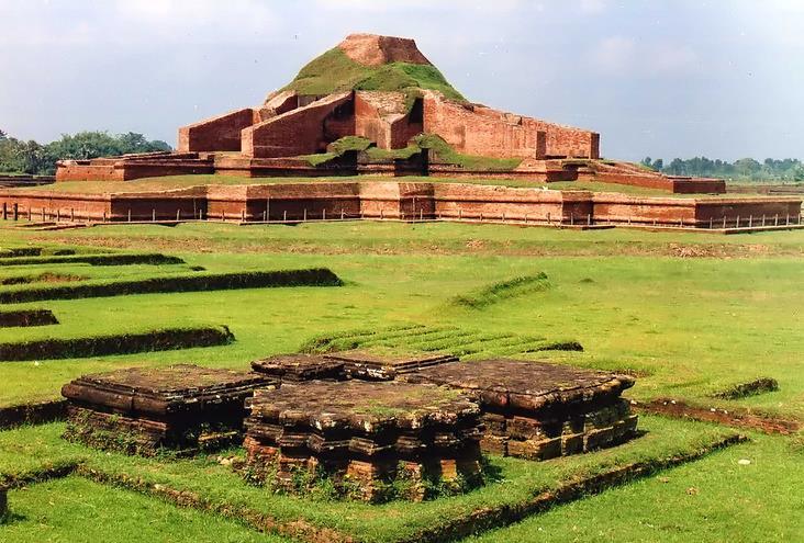 2. Paharpur World Heritage Site The World Heritage site is geographically located to the north-west of Bangladesh in the district of Naogaon, the heart-land of ancient Varendra, surrounded by eight