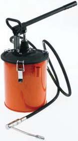 10kg (22lb) in built steel grease bucket Output: Delivers
