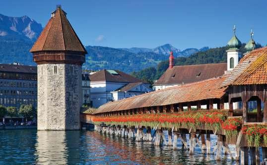 It is a joy to travel around Switzerland, particularly with the passing lakes and mountains scenery being so beautiful.