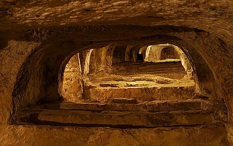 The subterranean catacombs are very extensive and hold numerous galleries and graves of different types.