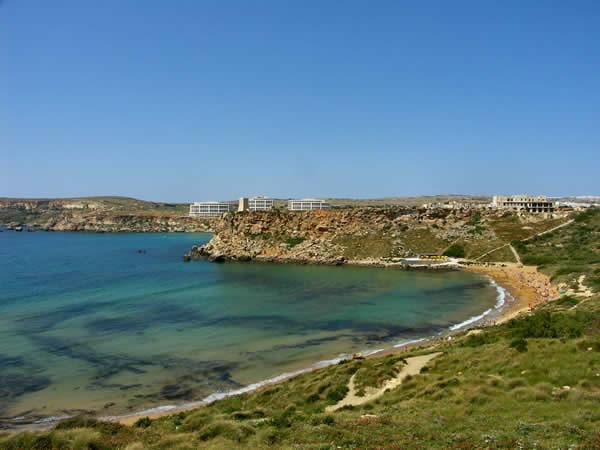 On larger beaches, you will find cafes or snack bars open during the summer season. With Malta s climate, beach life lasts well into October.