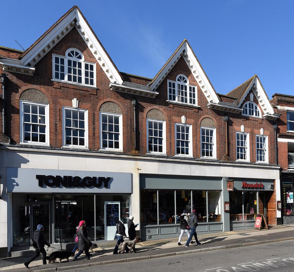 INVESTMENT SUMMARY St Albans, an attractive and historic southeast city, is a popular commuter hub, located only 20 minutes via train from London (St Pancras).
