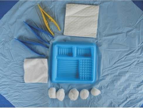 x Tray with 4 compartments 5 x Non-Woven Balls 5 x Non-Woven balls 3 x Non-Woven