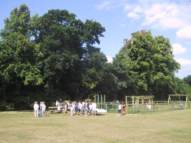 Howard Close Playground The Howard Close residents association (Headed by Sam Fountain), Walton Forum and Local Cllrs intend to form a working group to rejuvenate the Council playground and