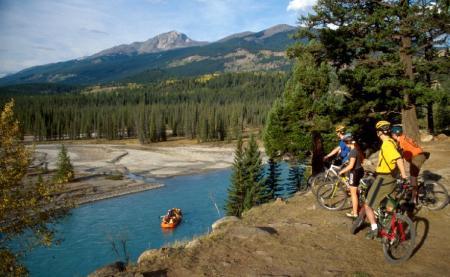 Mountains of Opportunity - Visitor Experience Vibrant scenery, abundant wildlife, and healthy ecosystems are at the heart of visitors 102 year-old love affair with Jasper National Park, and are the