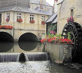Continue to Bayeux and check in at your hotel. Enjoy a delicious Normand dinner at a local restaurant. Overnight accommodation in Bayeux.
